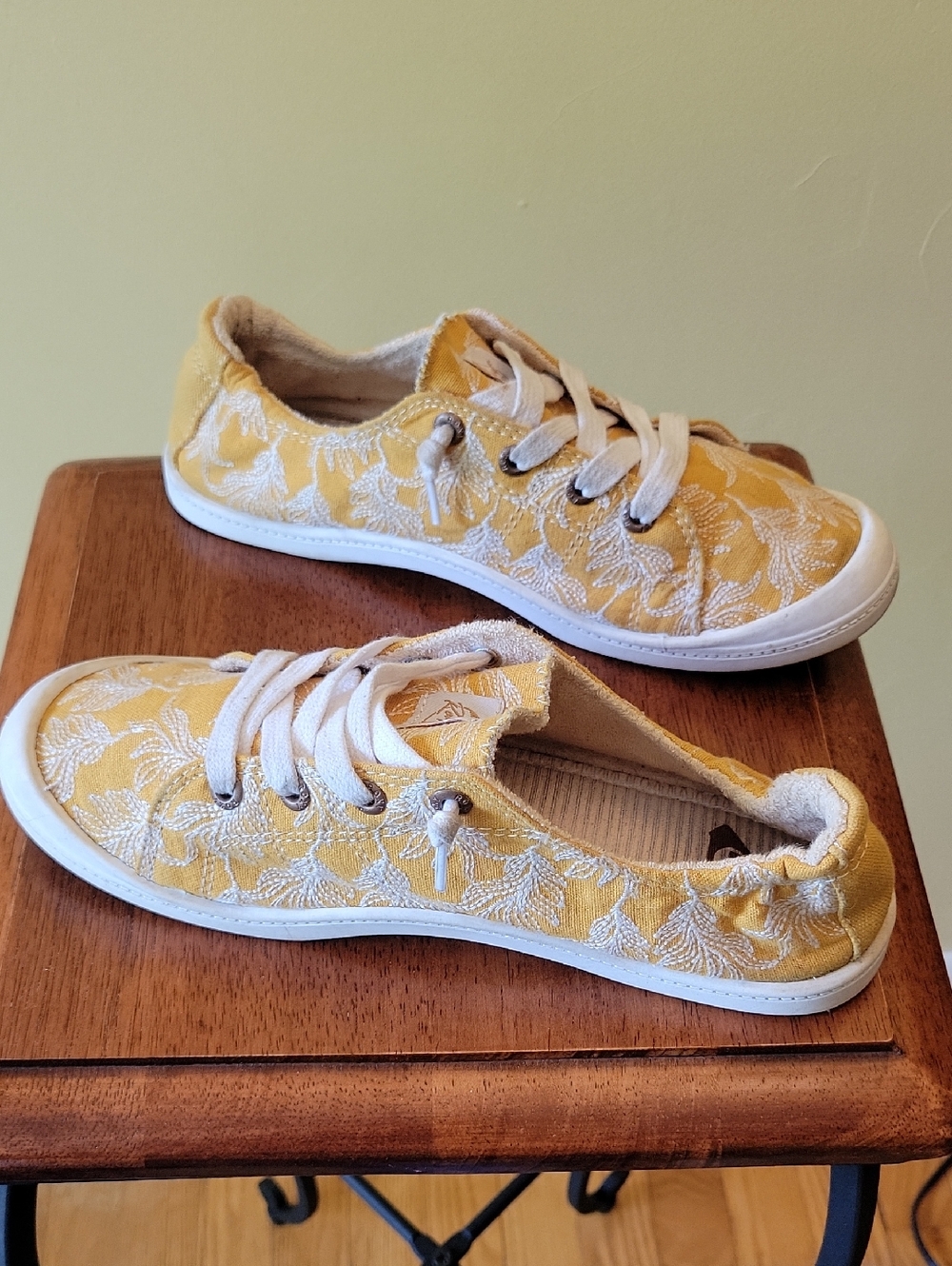 Roxy Surf Yellow Floral Sneaker | 8.5 - Picture 6 of 12